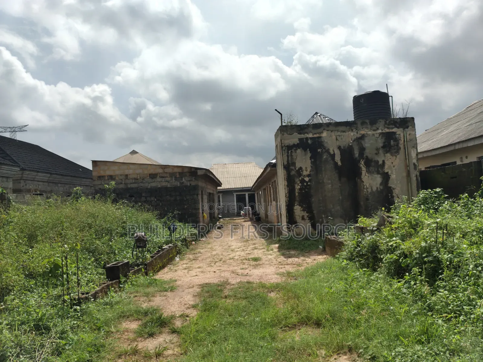 8bdrm Block of Flats in Epe for sale