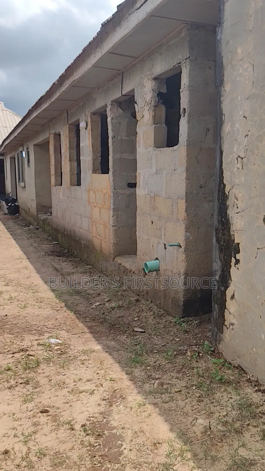8bdrm Block of Flats in Epe for sale