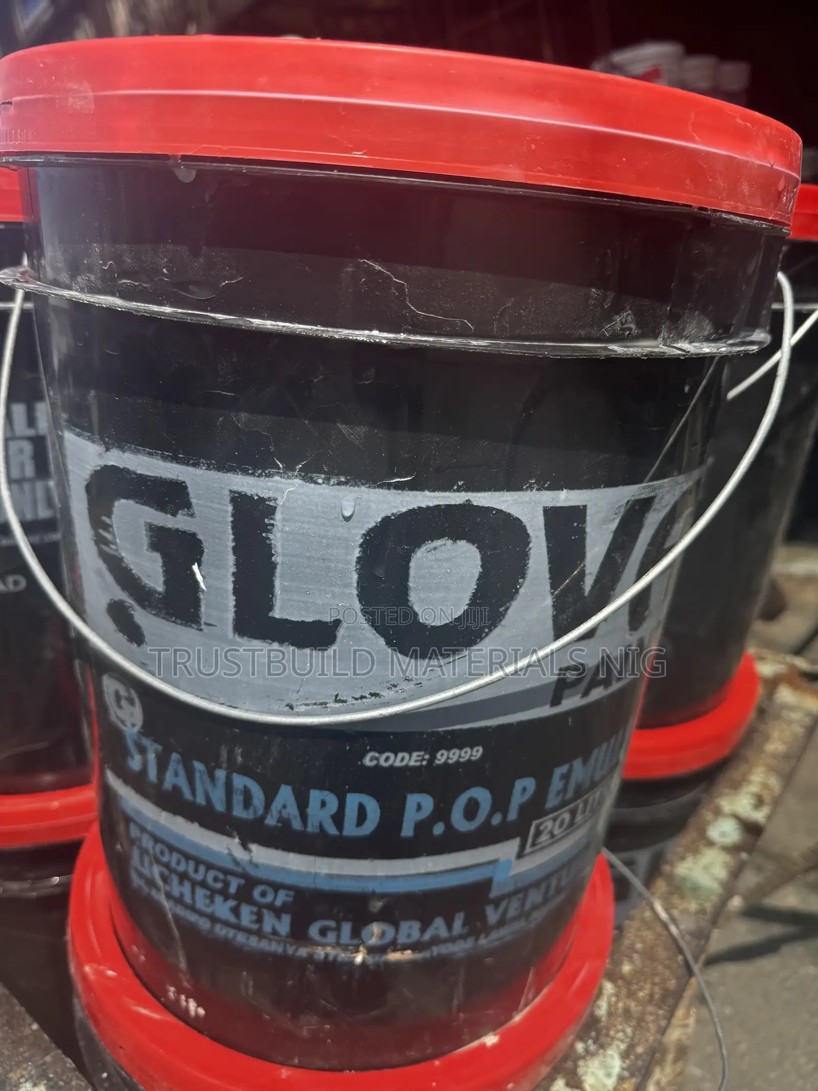 Screeding Paint ( Black Bucket Glova )
