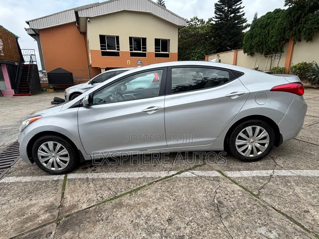 Hyundai Elantra 2011 Silver