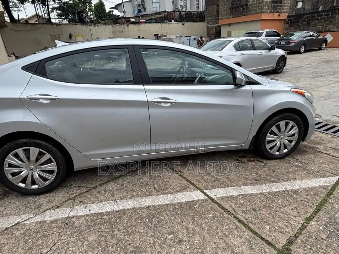 Hyundai Elantra 2011 Silver