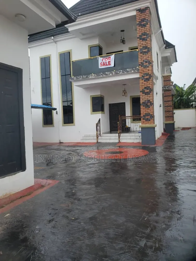 5bdrm Duplex in Oshimili North for sale