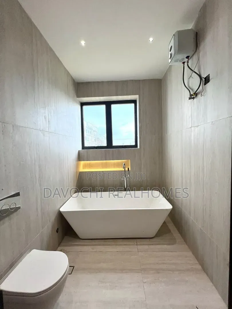 5bdrm Duplex in Lekki Phase 1 for sale