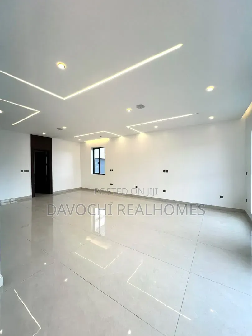 5bdrm Duplex in Lekki Phase 1 for sale