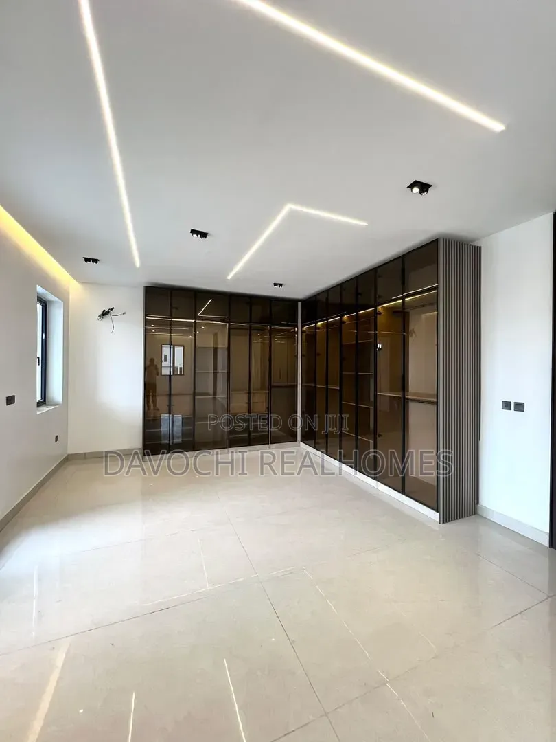 5bdrm Duplex in Lekki Phase 1 for sale