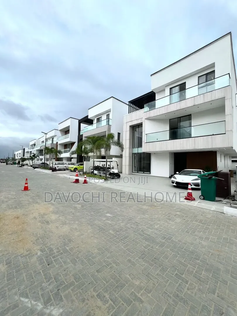 5bdrm Duplex in Lekki Phase 1 for sale