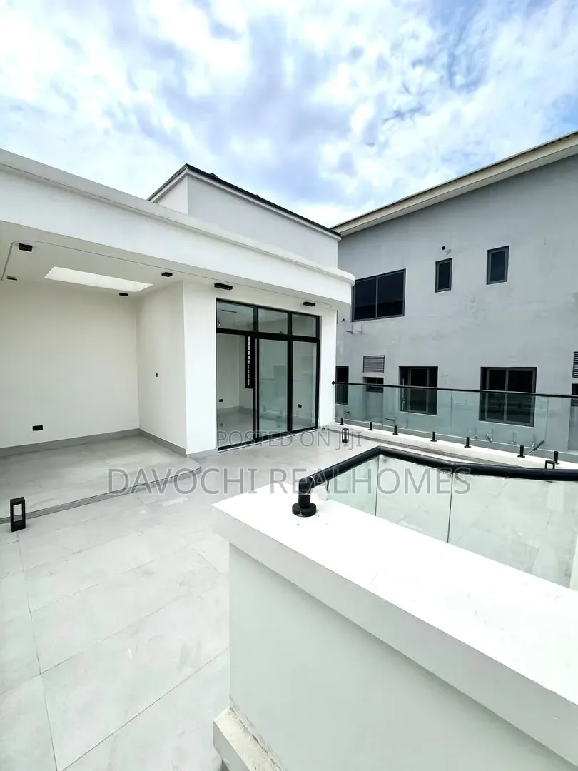 5bdrm Duplex in Lekki Phase 1 for sale