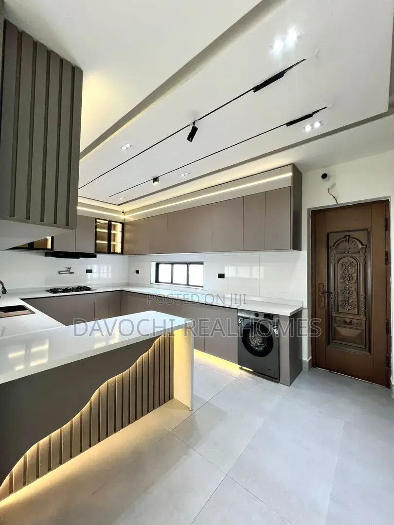 5bdrm Duplex in Lekki Phase 1 for sale