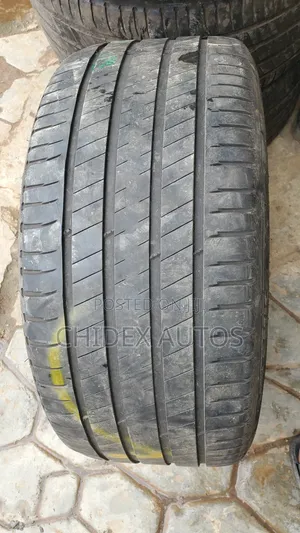 275/40 R20 Michelin Tire*