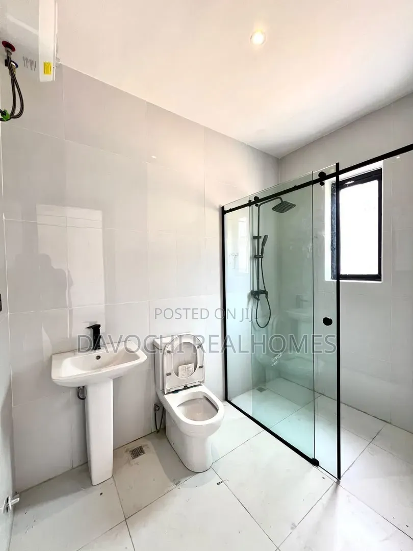 2bdrm Apartment in Lekki Phase 1 for sale