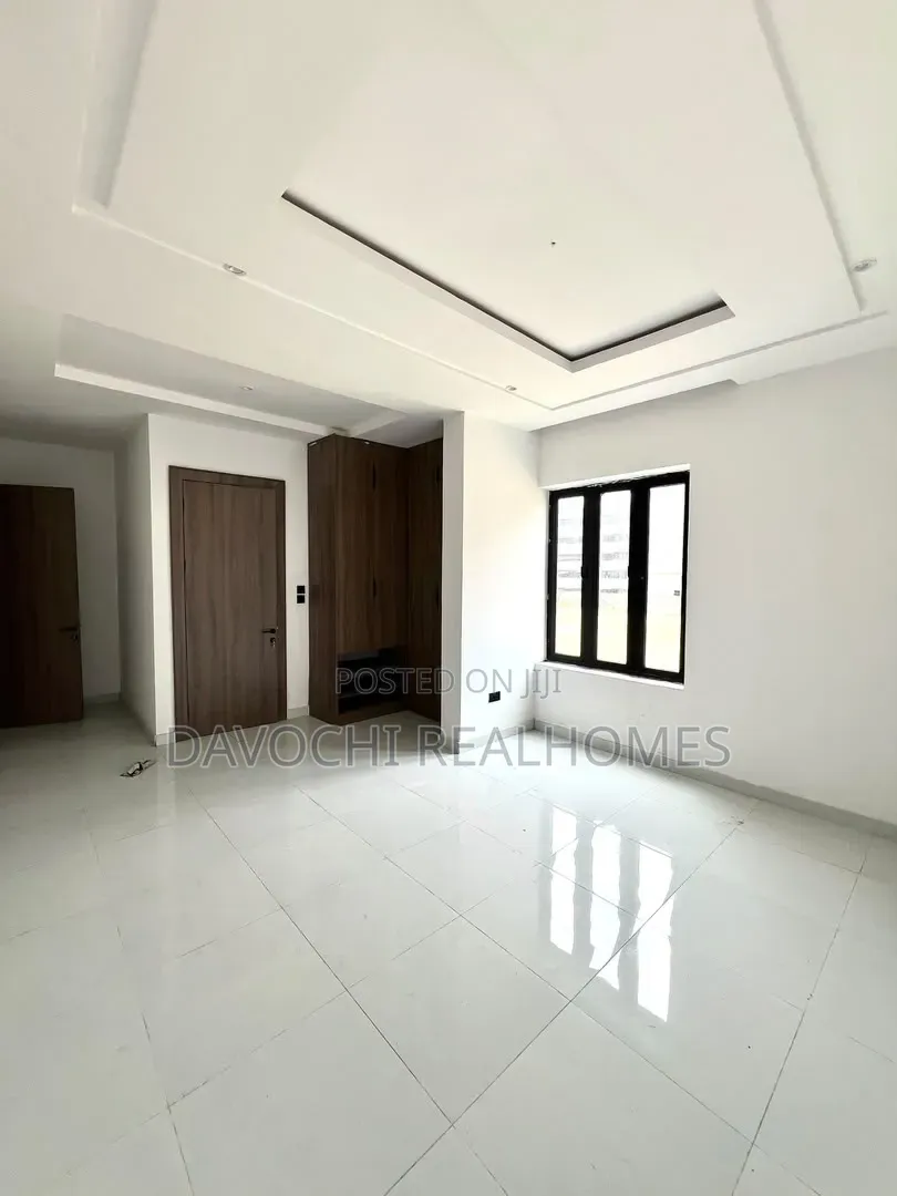 2bdrm Apartment in Lekki Phase 1 for sale
