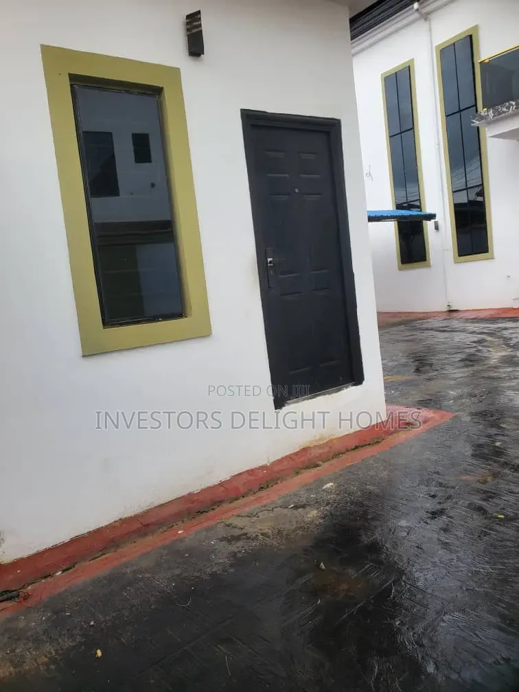 5bdrm Duplex in Oshimili North for sale