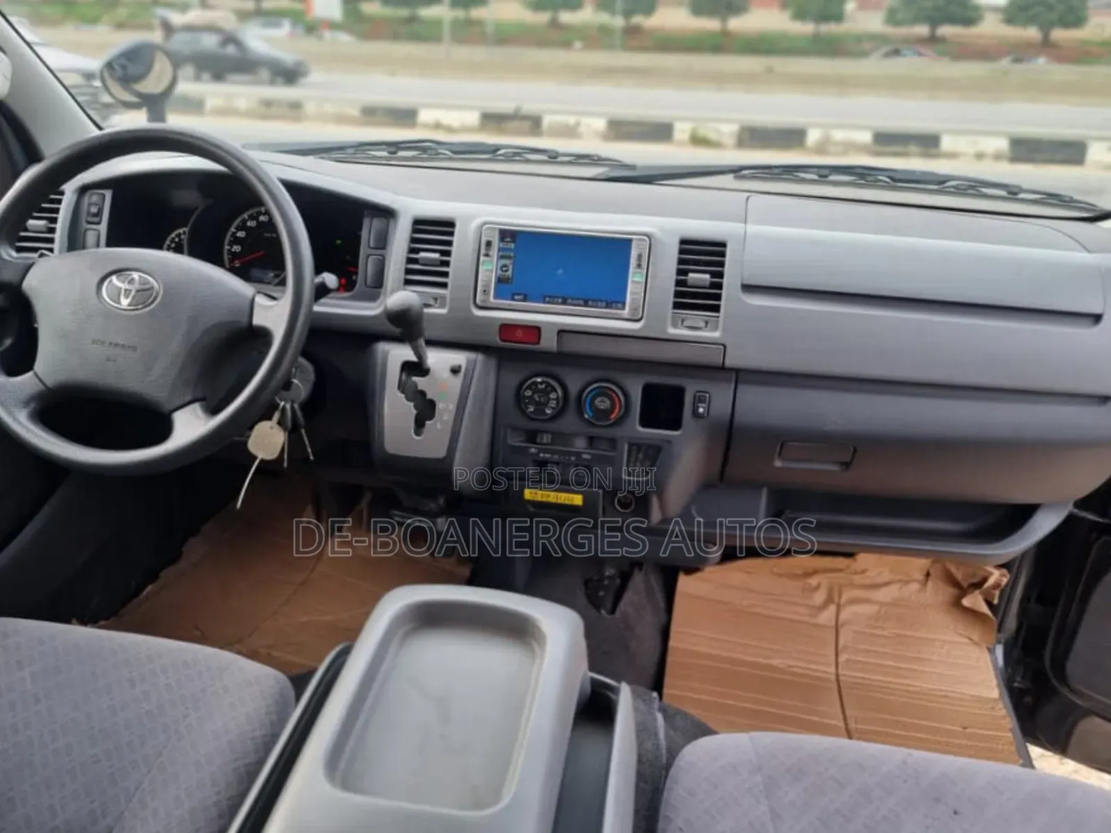 Toyota HiAce 2015 Black