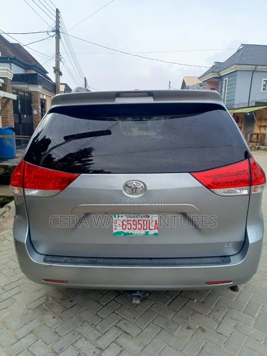 Toyota Sienna LE AWD 7-Passenger 2013 Gray