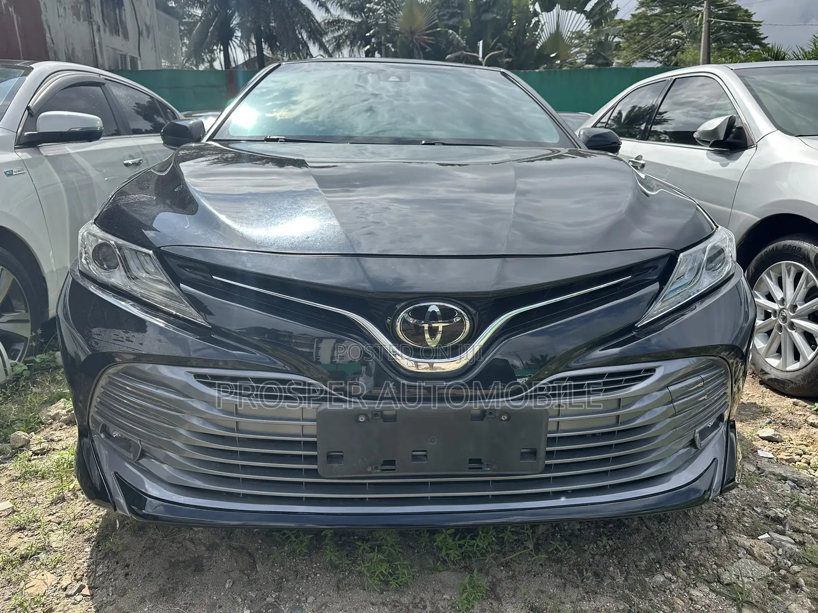 Toyota Camry XLE FWD 2020 Black