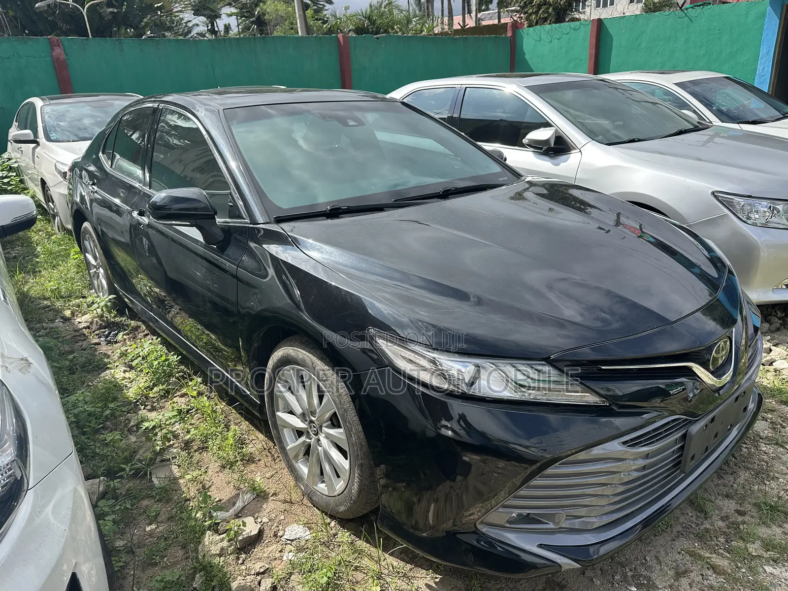 Toyota Camry XLE FWD 2020 Black