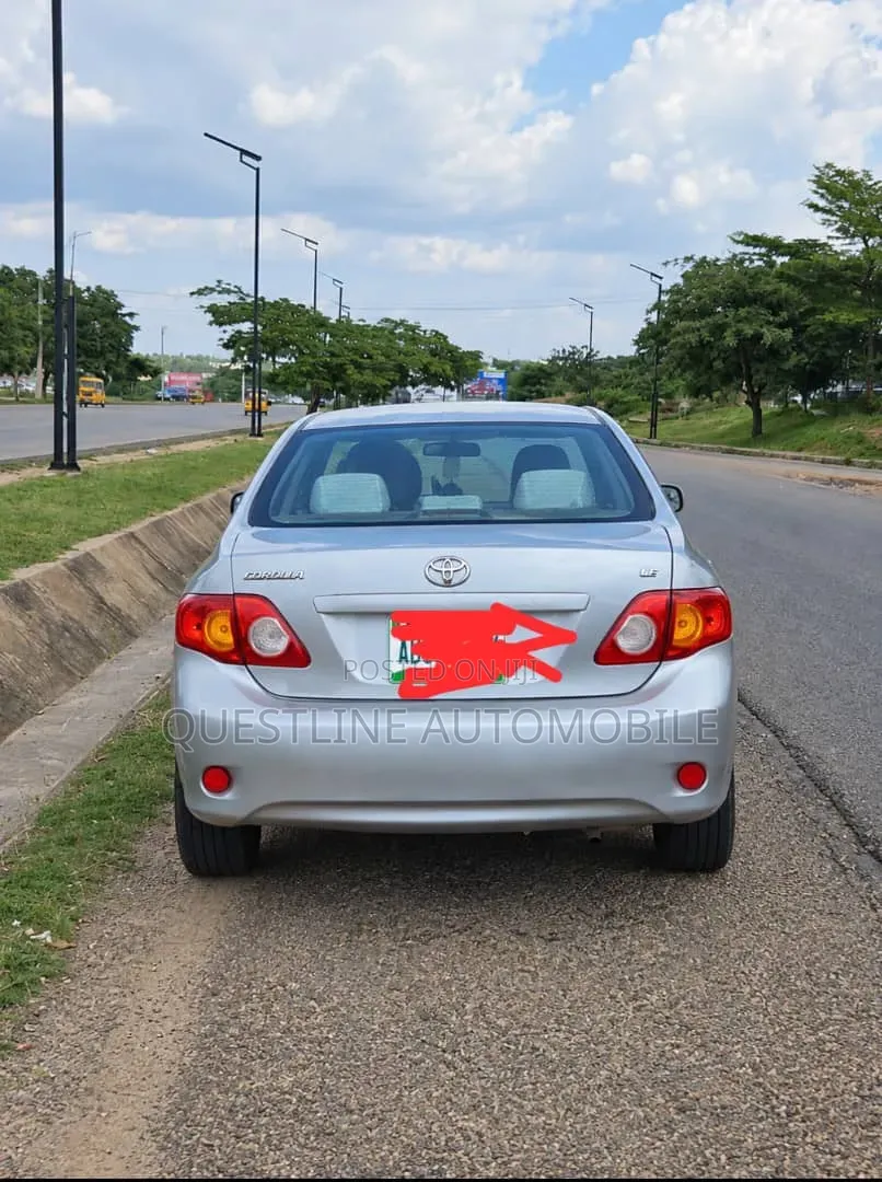 Toyota Corolla LE 4dr Sedan (1.8L 4 cyl 4A) 2009 Silver