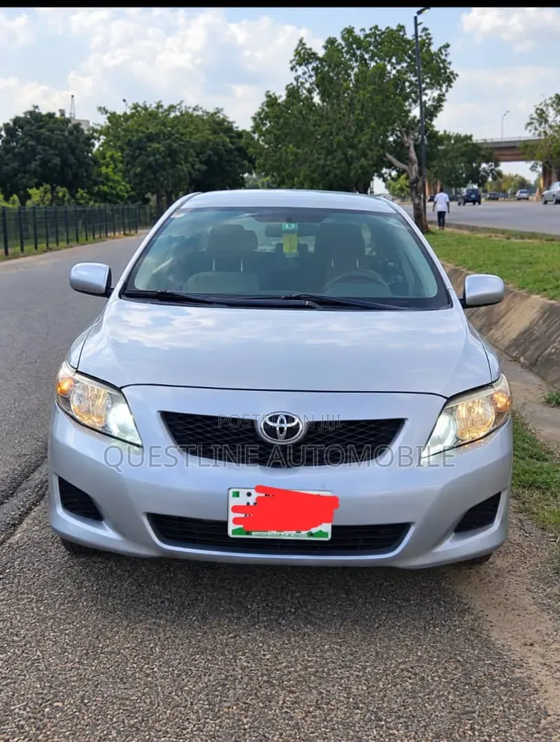 Toyota Corolla LE 4dr Sedan (1.8L 4 cyl 4A) 2009 Silver