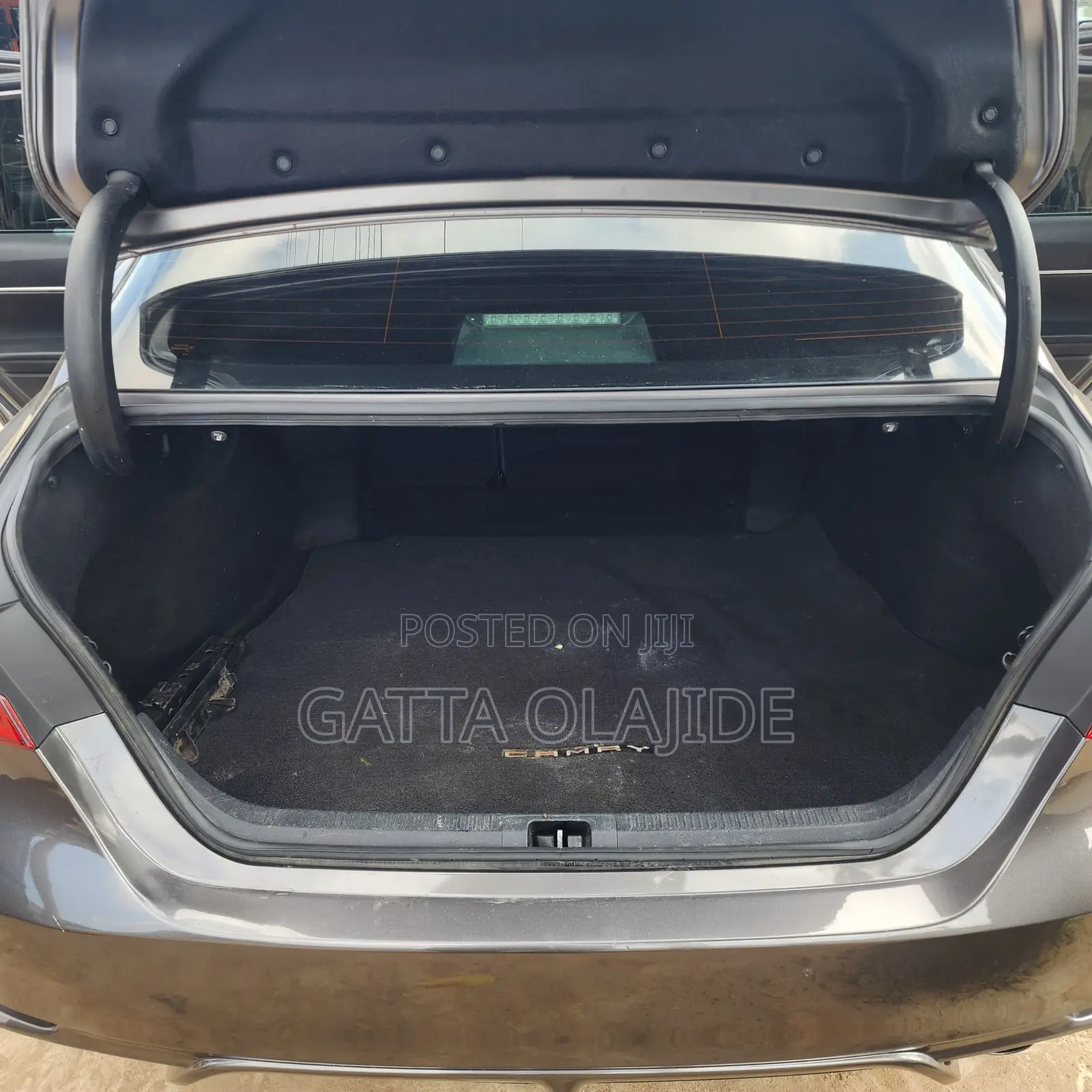 Toyota Camry SE (2.5L 4cyl 8A) 2019 Gray