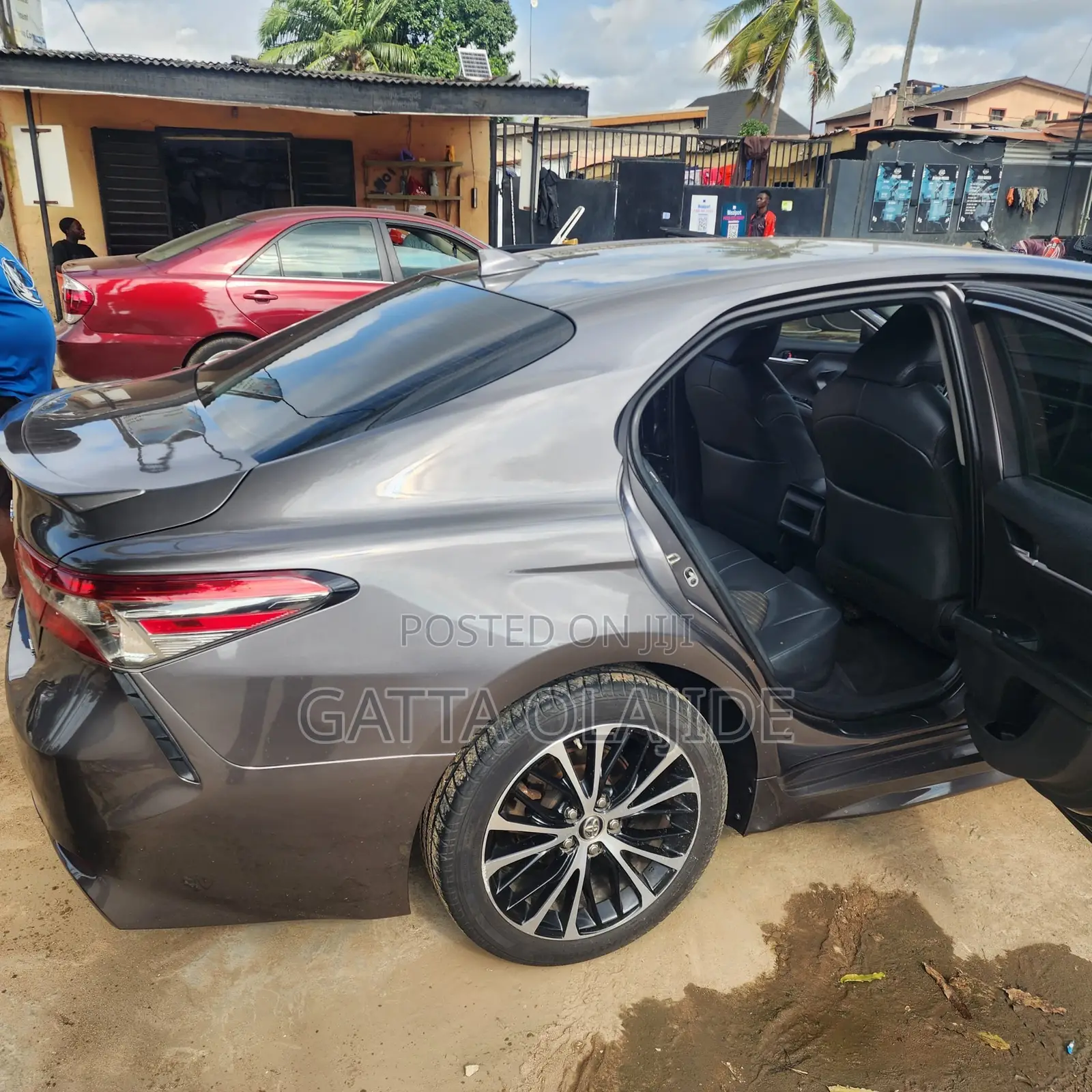 Toyota Camry SE (2.5L 4cyl 8A) 2019 Gray