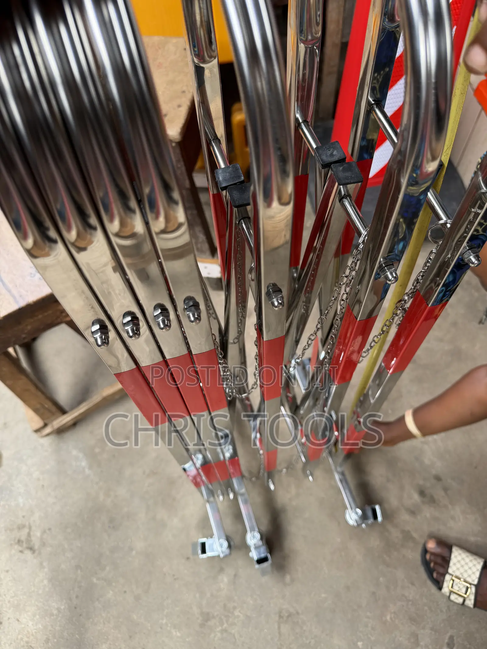 Expandable Stainless Steel Mobile Safety Barricades