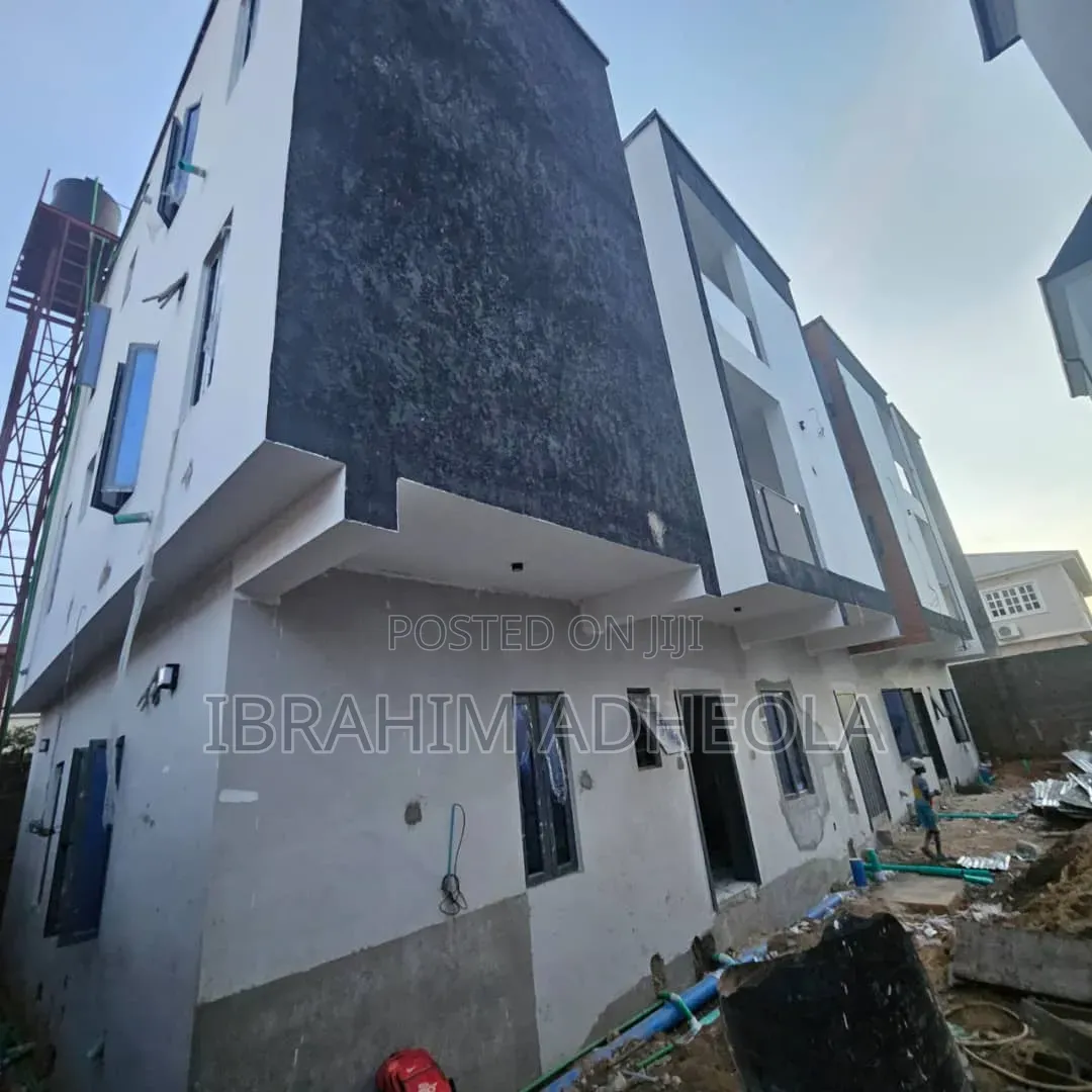 3bdrm Apartment in Magodo Gra Phase 2 for sale