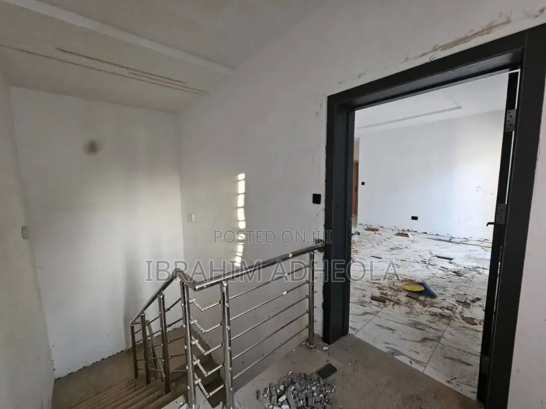 3bdrm Apartment in Magodo Gra Phase 2 for sale