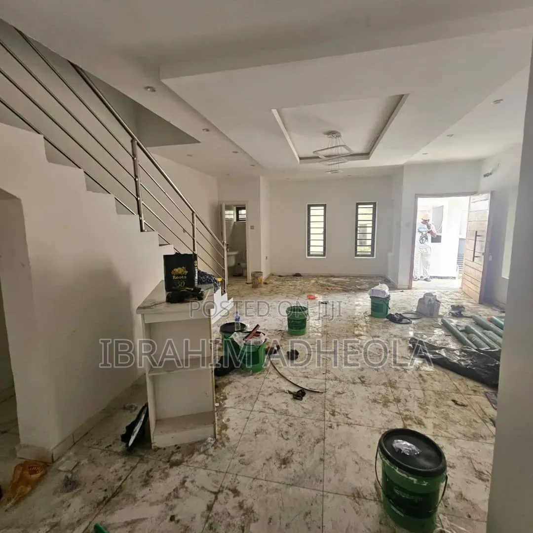 5bdrm Duplex in Magodo Phase 2 for sale