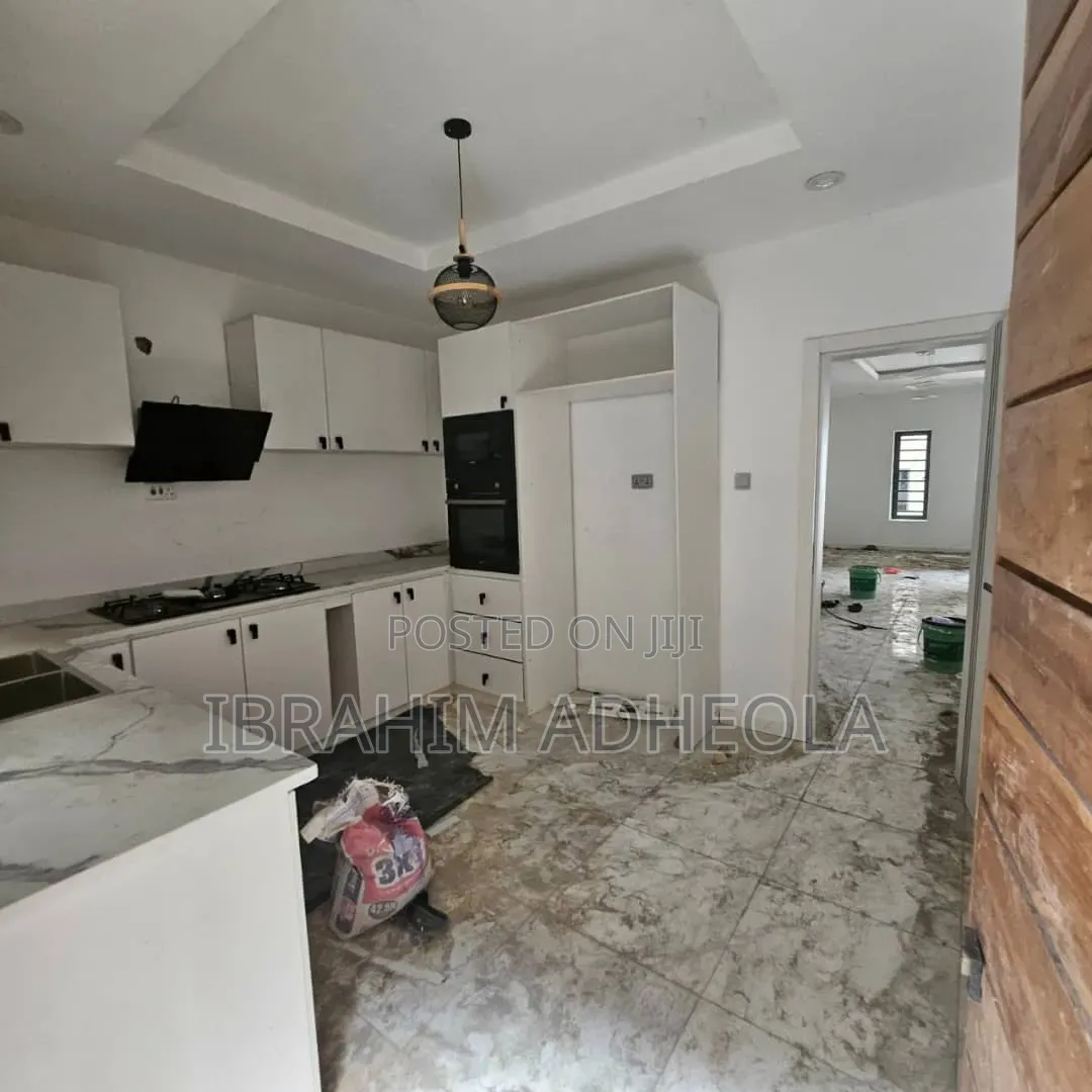 5bdrm Duplex in Magodo Phase 2 for sale