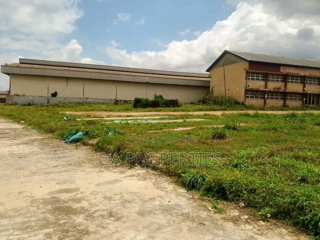 3 Bays of 3900sqm Warehouse to Let at Olodo, Ibadan. /SQM