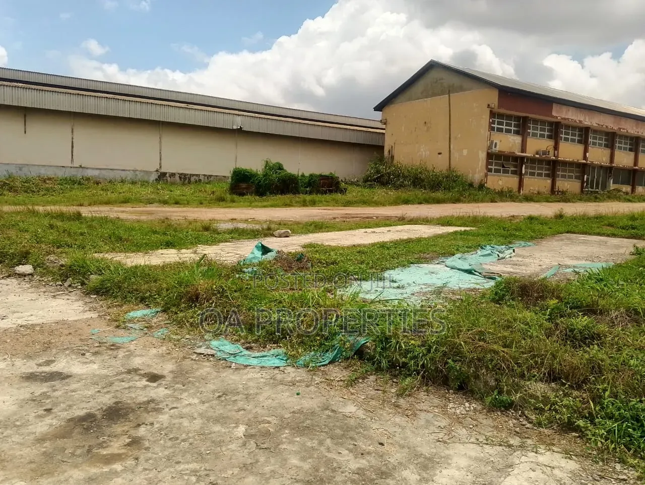 3 Bays of 3900sqm Warehouse to Let at Olodo, Ibadan. /SQM