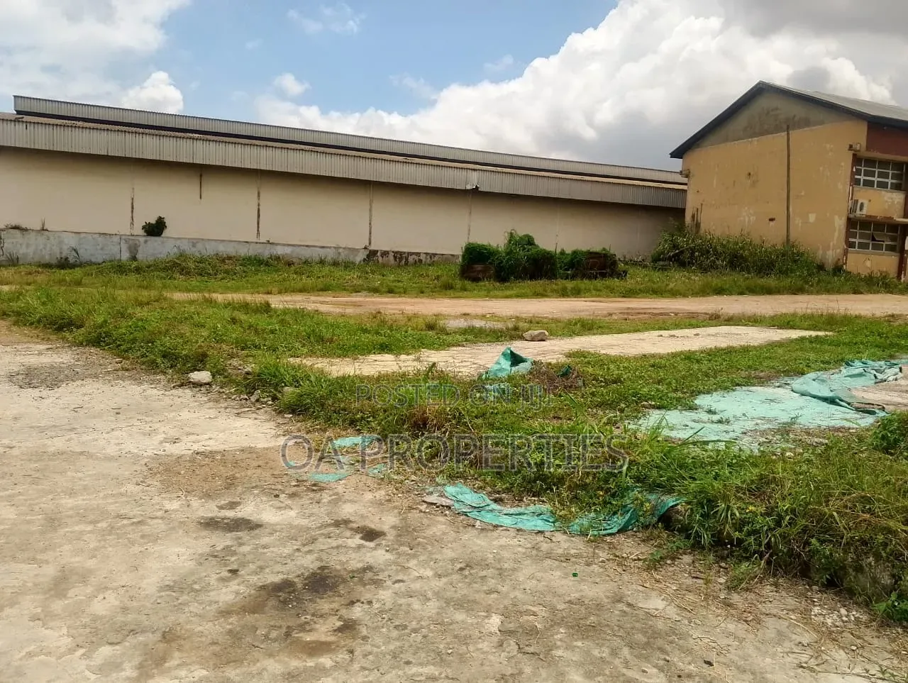 3 Bays of 3900sqm Warehouse to Let at Olodo, Ibadan. /SQM