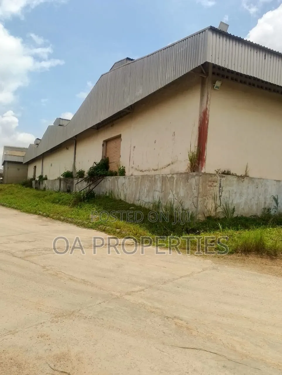 3 Bays of 3900sqm Warehouse to Let at Olodo, Ibadan. /SQM