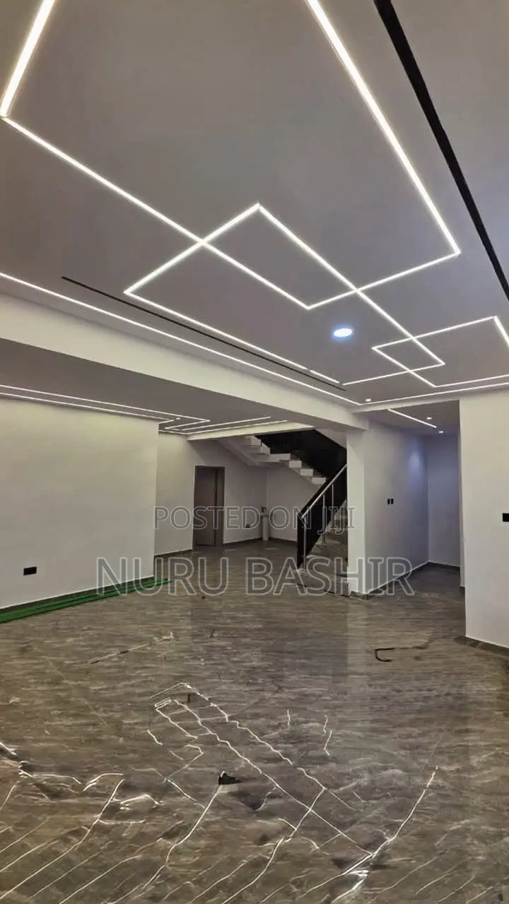 Furnished 3bdrm Duplex in Rayfield Garden, Akobo for sale