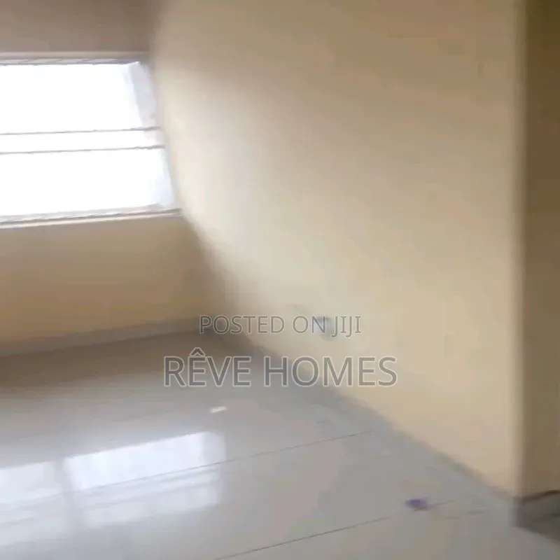 4bdrm Duplex in Millenuim/UPS for rent