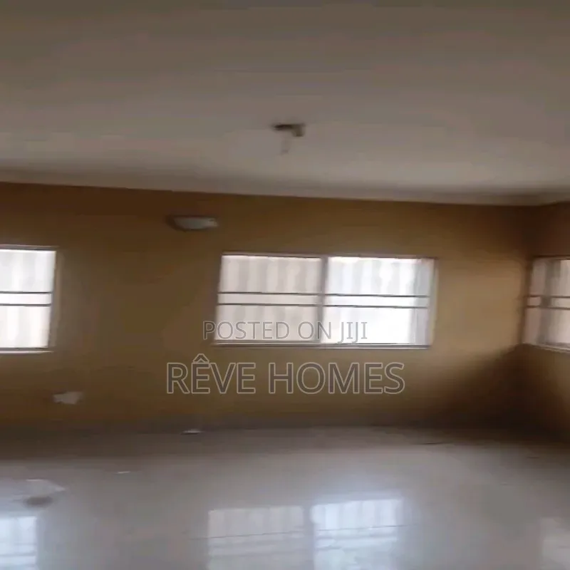 4bdrm Duplex in Millenuim/UPS for rent