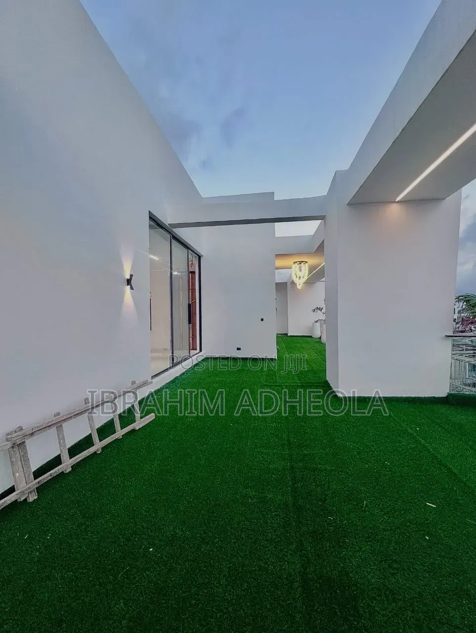 5bdrm Duplex in Osapa London for sale