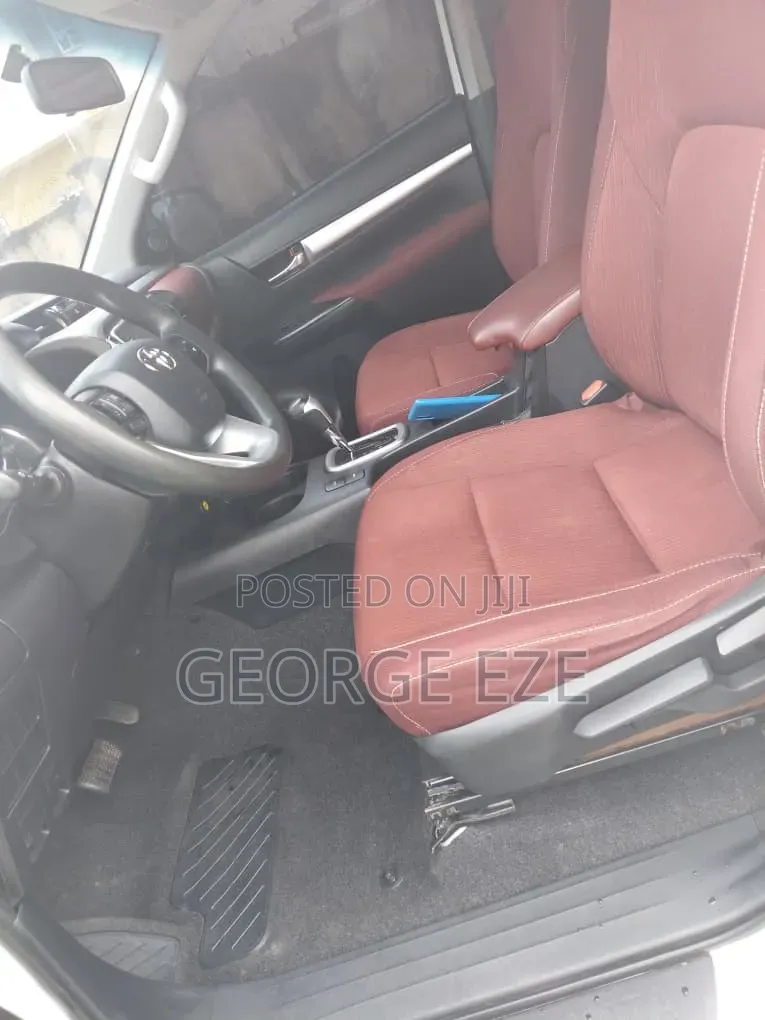 Toyota Hilux 2024 White