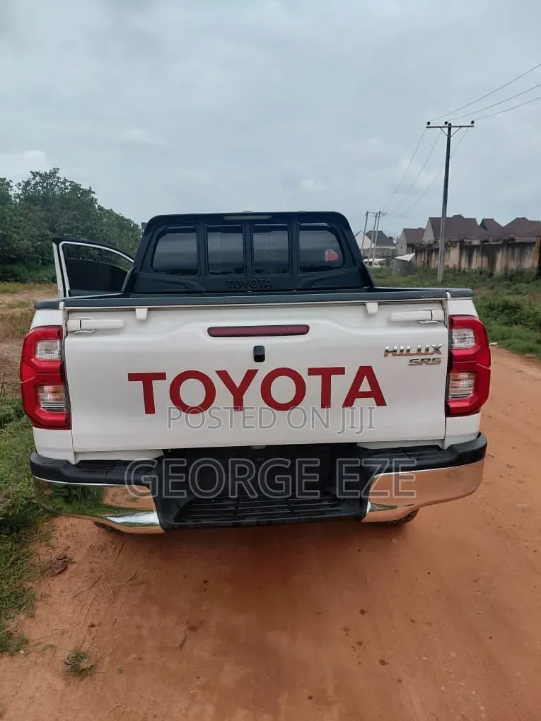 Toyota Hilux 2024 White