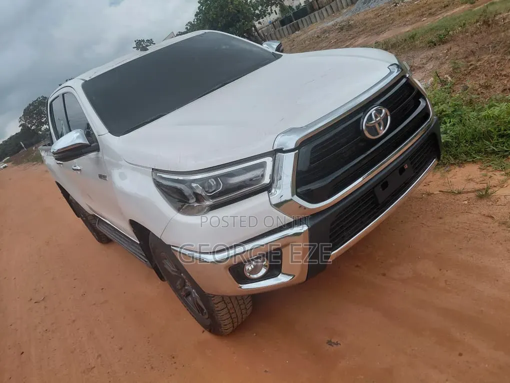 Toyota Hilux 2024 White