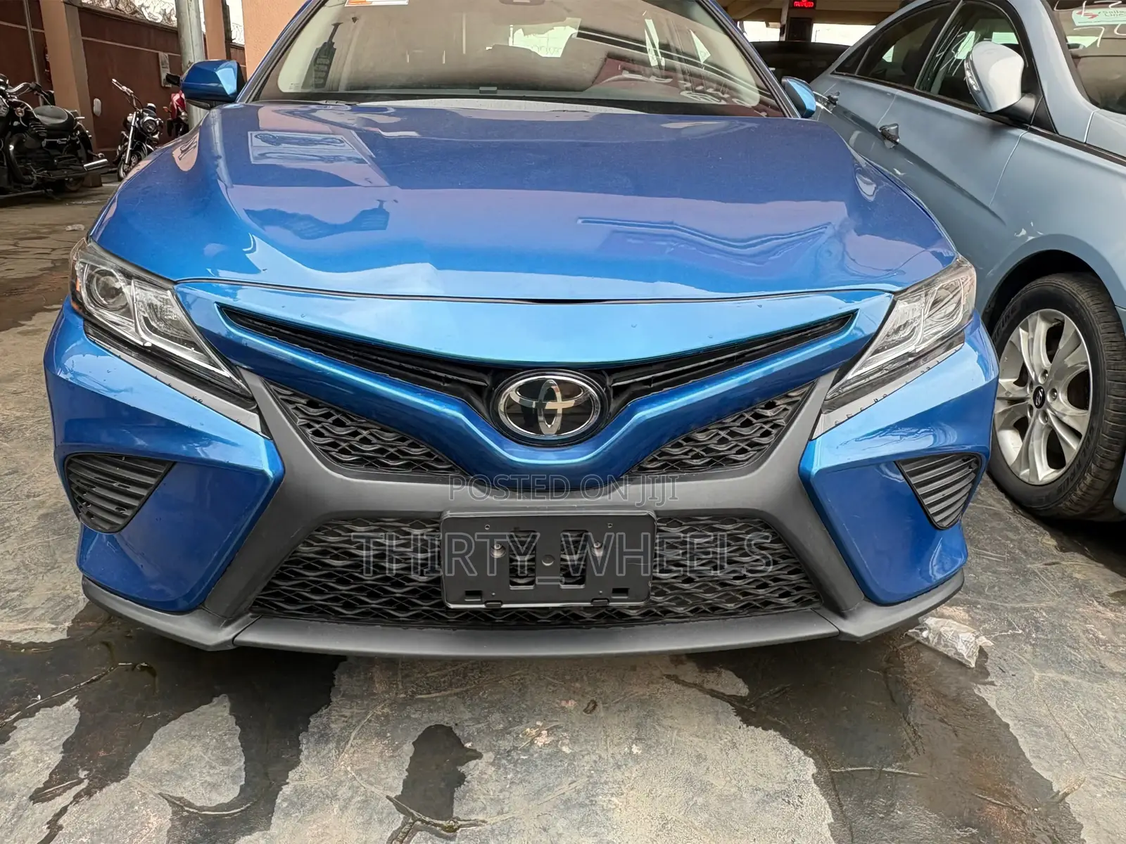 Toyota Camry SE FWD (2.5L 4cyl 8AM) 2018 Blue