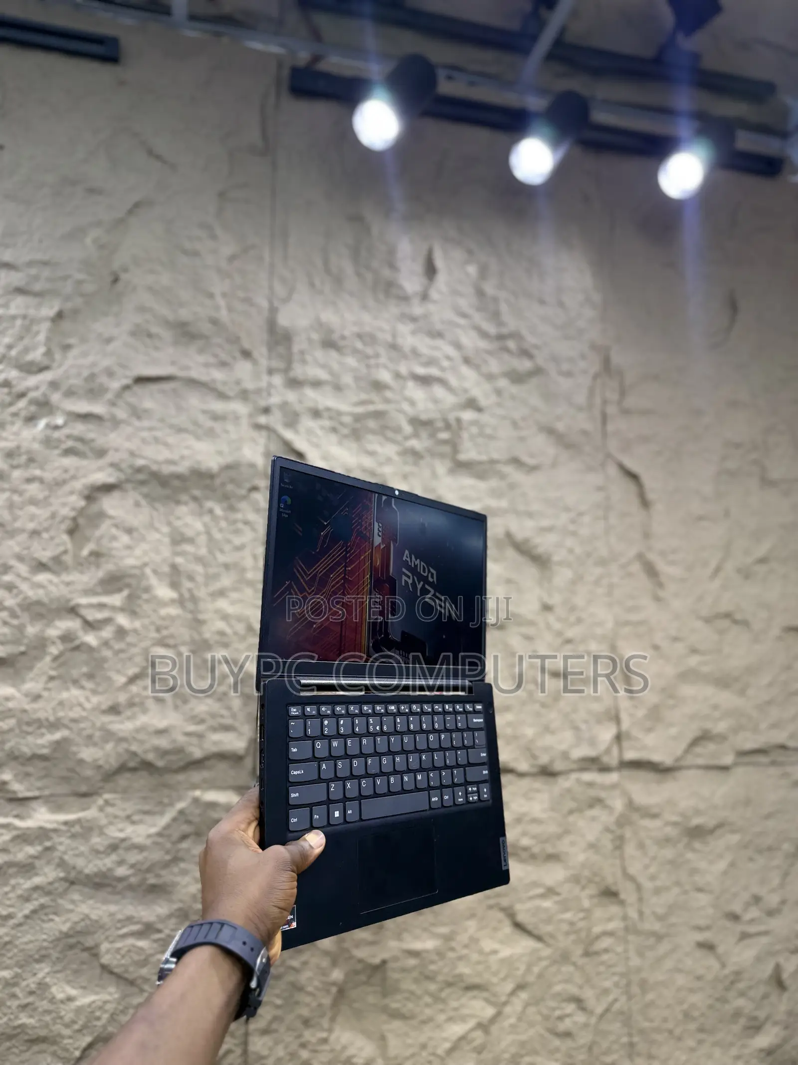 Laptop Lenovo V14 G4 IRU 8GB AMD Ryzen 3 HDD+SSD 256GB