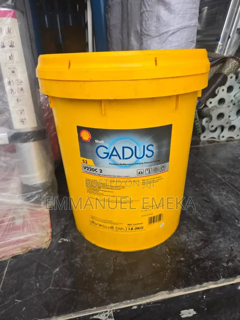 Shows an 18kg Yellow Bucket of Shell Gadus S3 V220C 2,