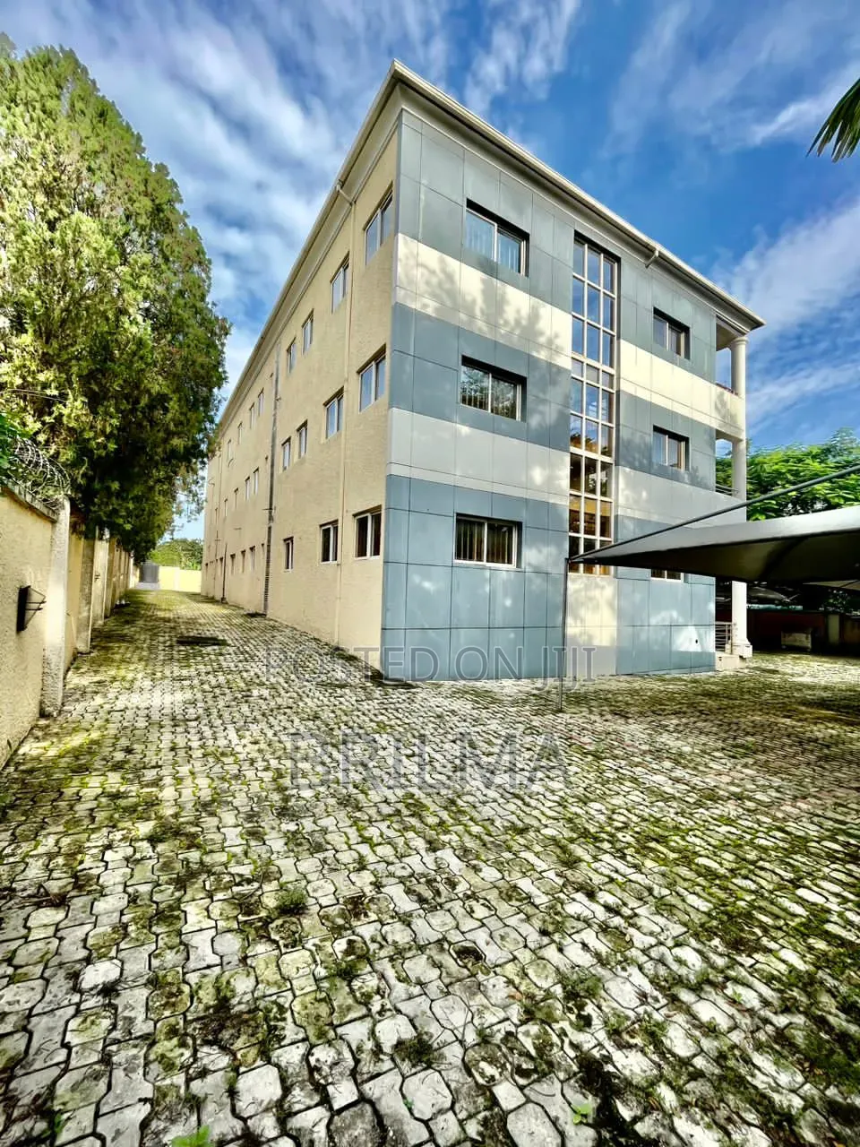 Plaza Complex in Utako for Sale