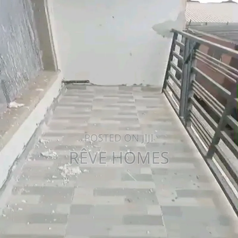 2bdrm Block of Flats in CHallenge / Mushin for rent