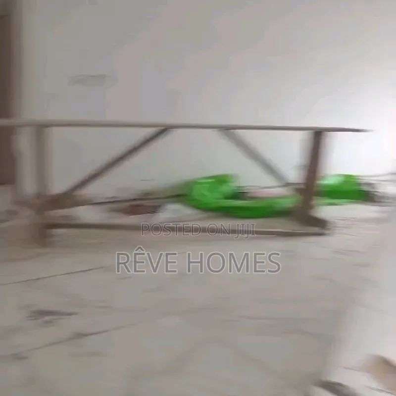 2bdrm Block of Flats in CHallenge / Mushin for rent