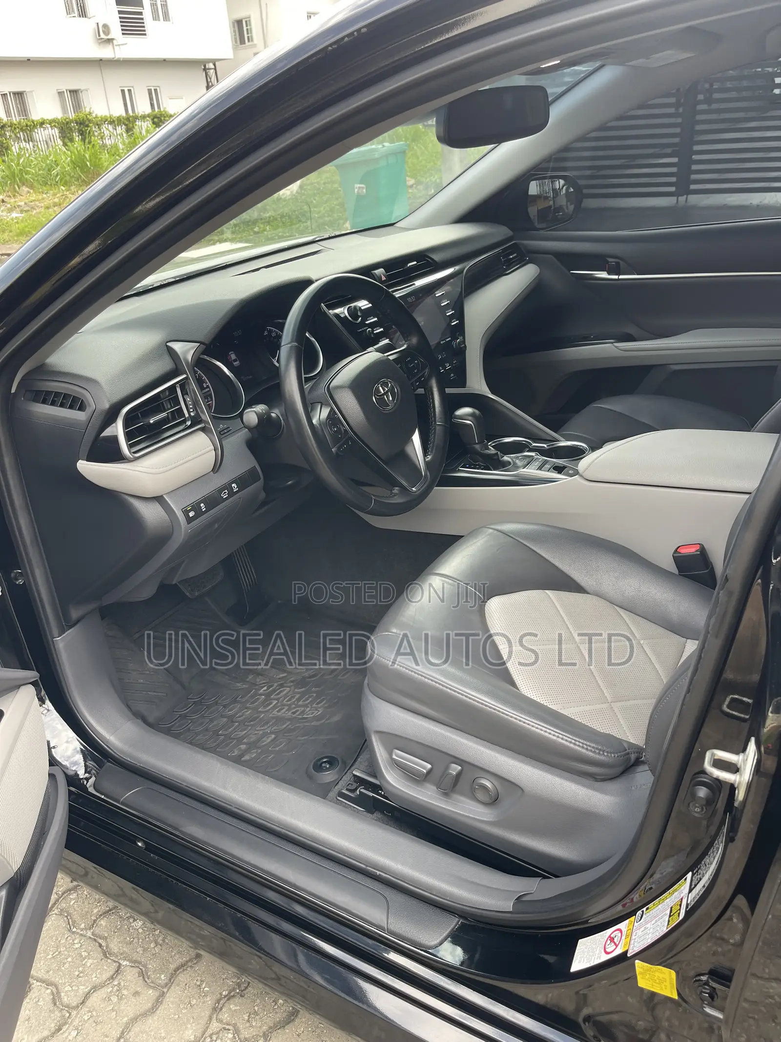 Toyota Camry XLE (2.5L 4cyl 8A) 2019 Black