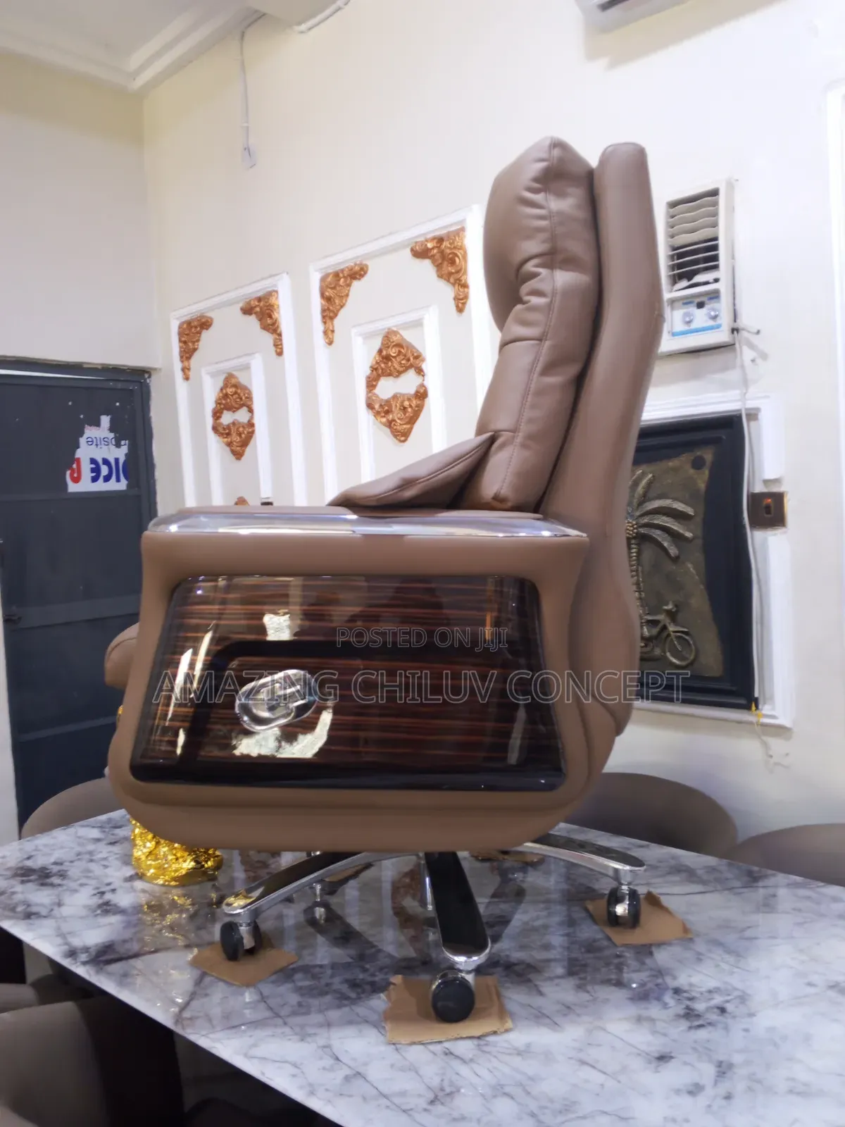Luxury Electric Massage Chair With Voice Command.