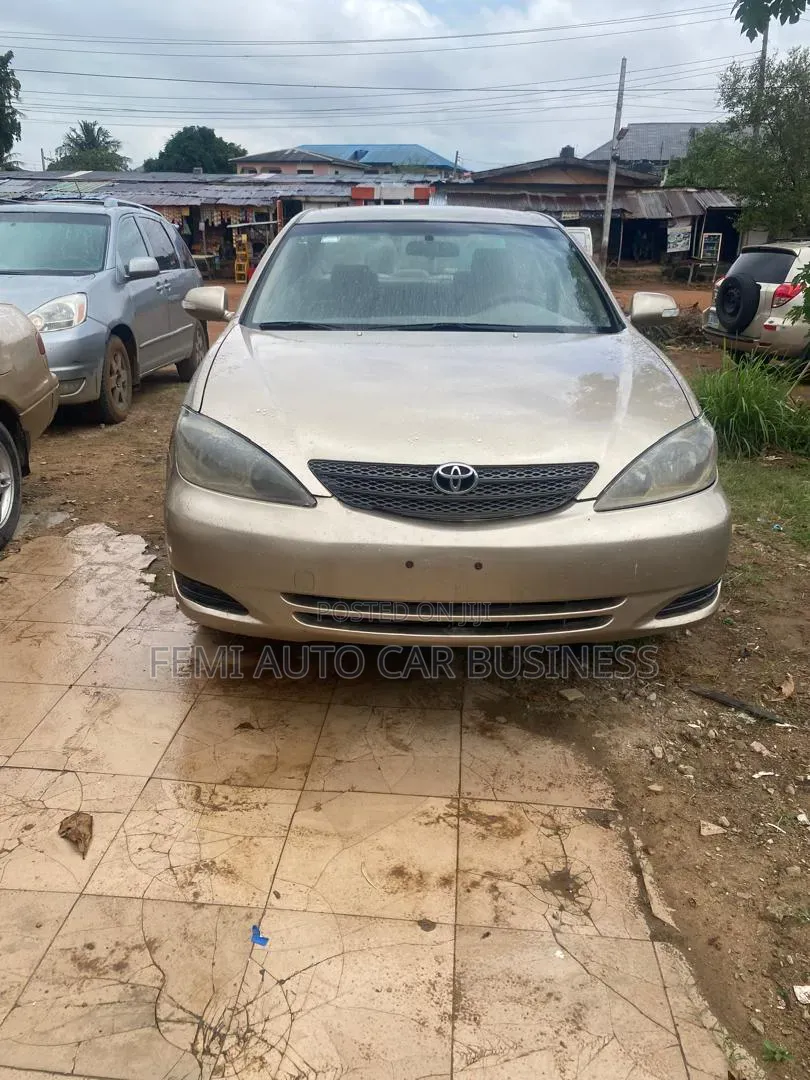 Toyota Camry 2004 Gold