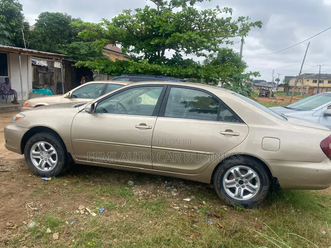 Toyota Camry 2004 Gold